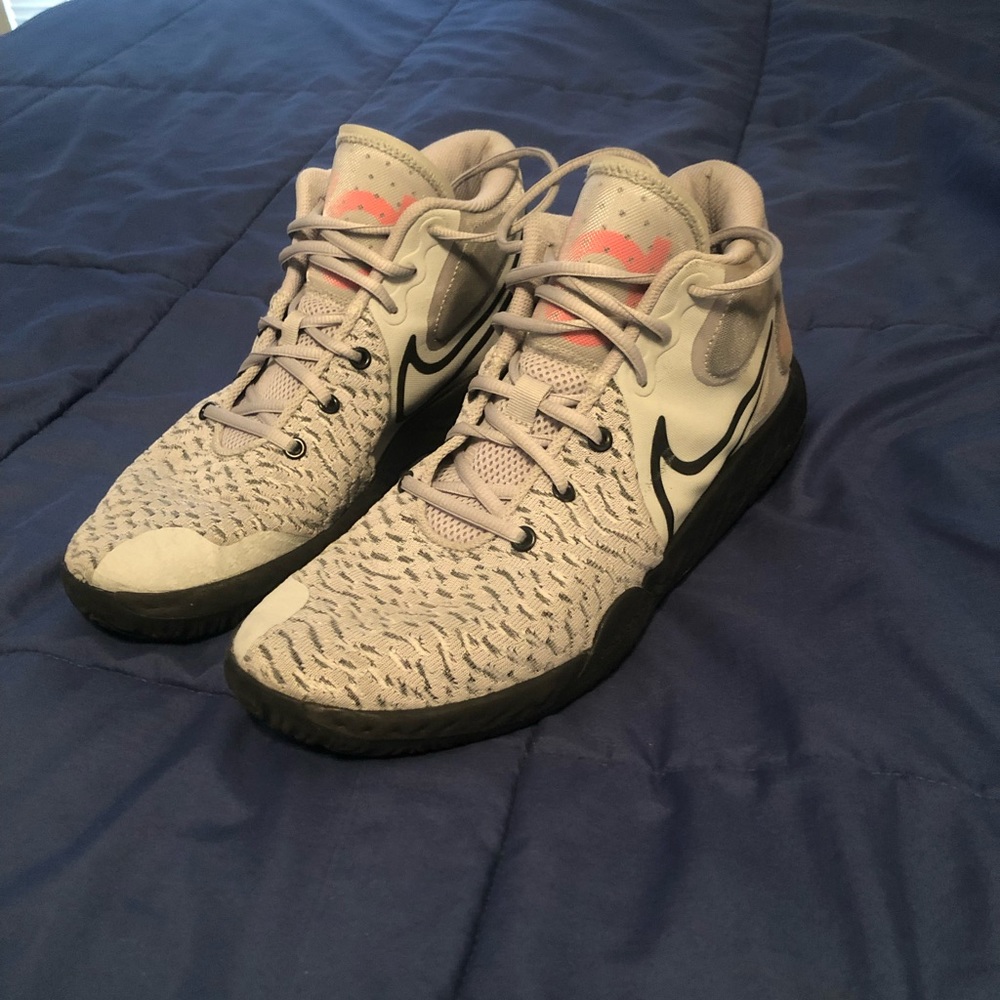 KD basketball shoe size 11